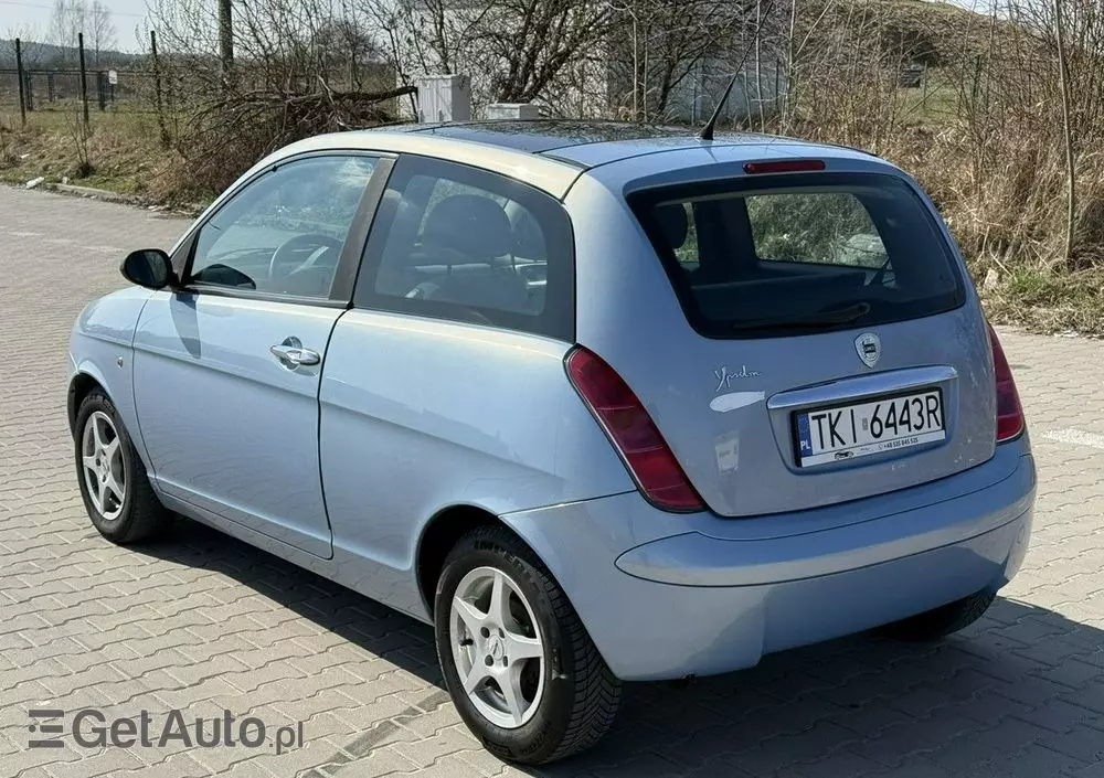 LANCIA Ypsilon 