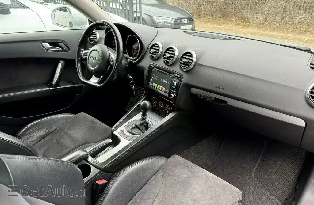 AUDI TT 