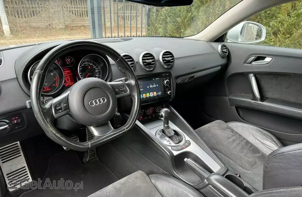 AUDI TT 