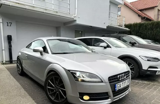 AUDI TT 