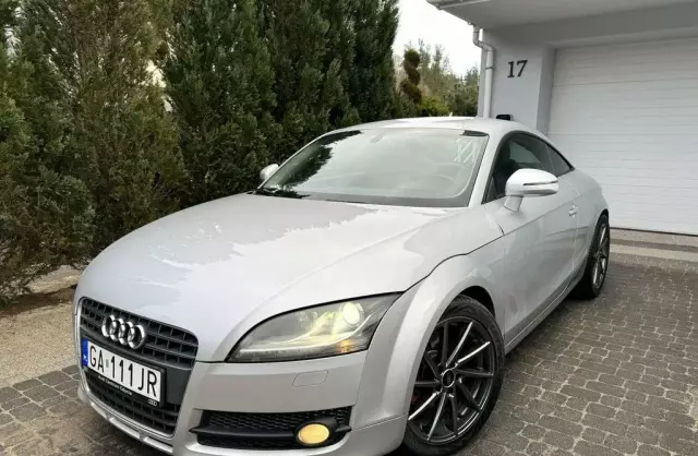 AUDI TT 