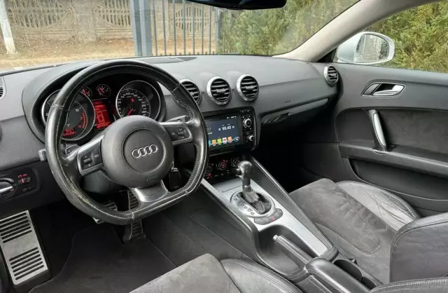 AUDI TT 