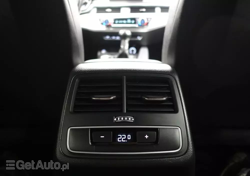 AUDI A4 Avant 2.0 TDI DPF S line Sportpaket