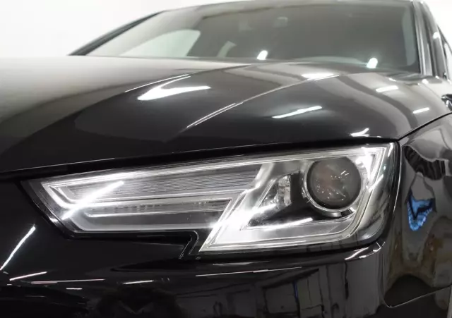 AUDI A4 Avant 2.0 TDI DPF S line Sportpaket