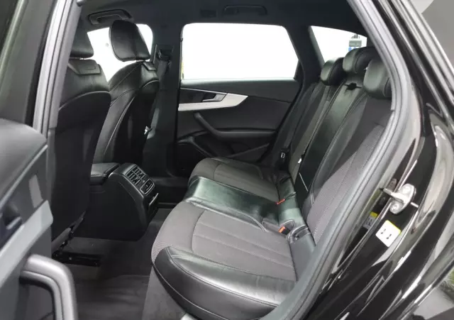 AUDI A4 Avant 2.0 TDI DPF S line Sportpaket