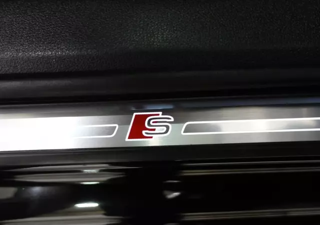 AUDI A4 Avant 2.0 TDI DPF S line Sportpaket