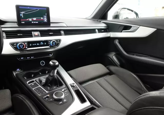 AUDI A4 Avant 2.0 TDI DPF S line Sportpaket