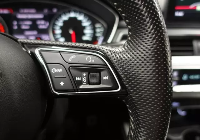 AUDI A4 Avant 2.0 TDI DPF S line Sportpaket