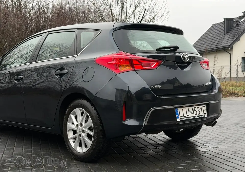 TOYOTA Auris 2.0 D-4D Premium