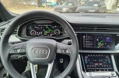 AUDI Q8 