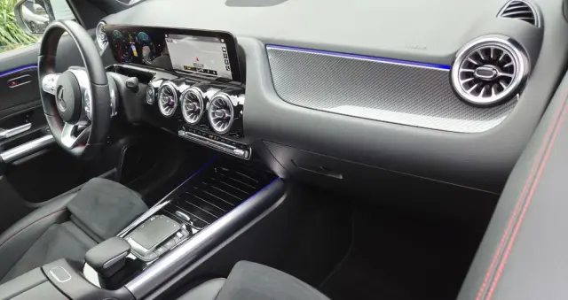 MERCEDES-BENZ GLA 200 7G-DCT Edition AMG Line