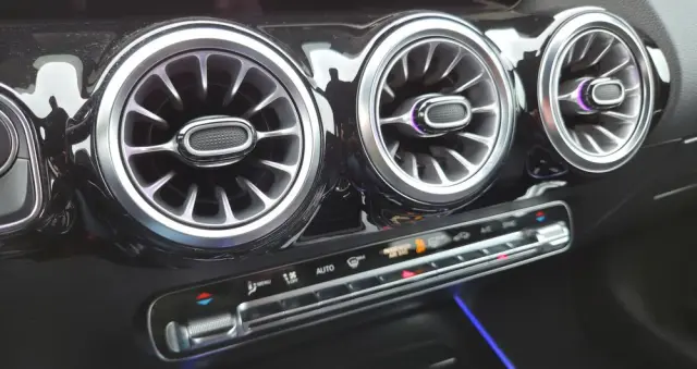 MERCEDES-BENZ GLA 200 7G-DCT Edition AMG Line