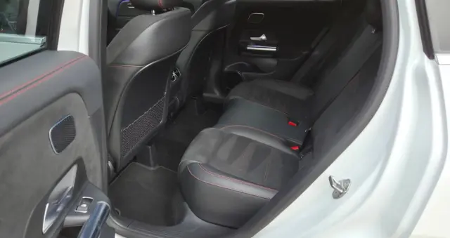 MERCEDES-BENZ GLA 200 7G-DCT Edition AMG Line