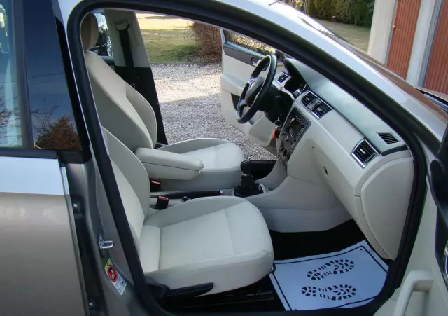 SKODA RAPID Spb 1.2 TSI Elegance