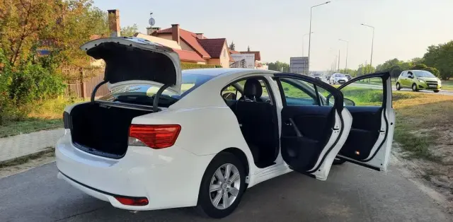 TOYOTA Avensis 