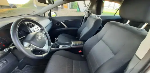 TOYOTA Avensis 