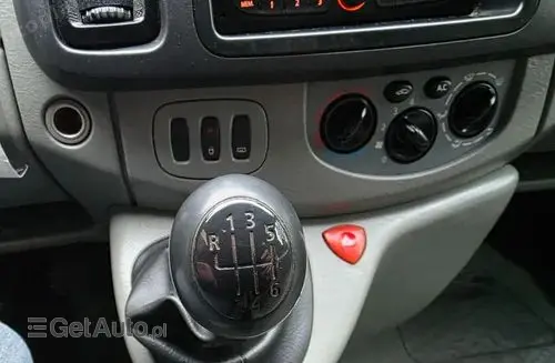 RENAULT Trafic 