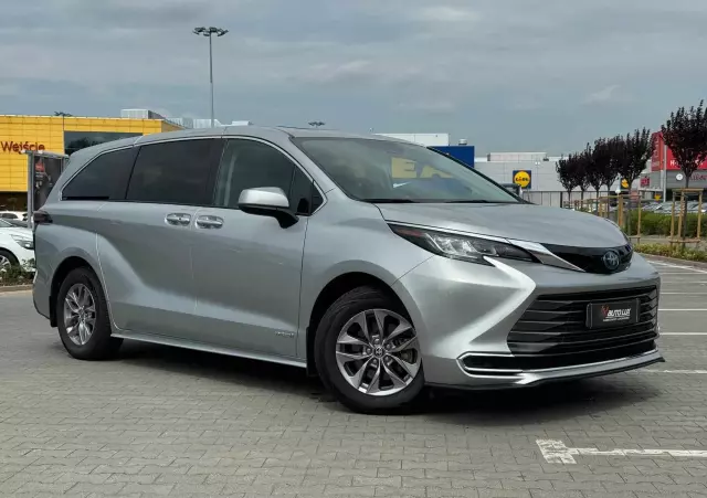 TOYOTA Sienna 
