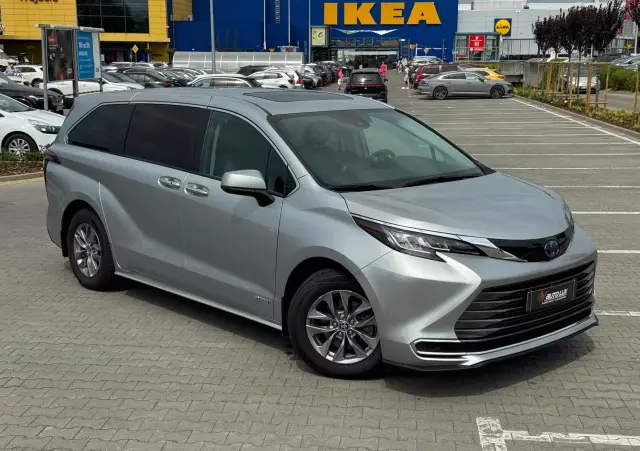 TOYOTA Sienna 
