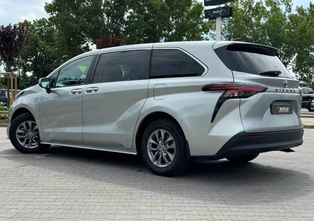 TOYOTA Sienna 