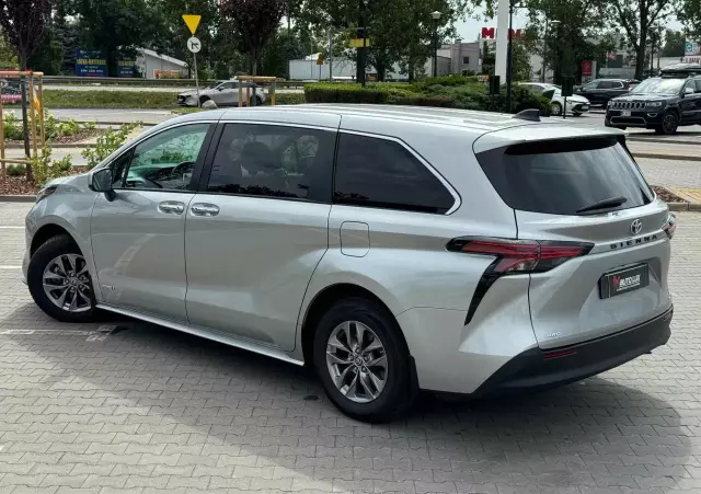 TOYOTA Sienna 