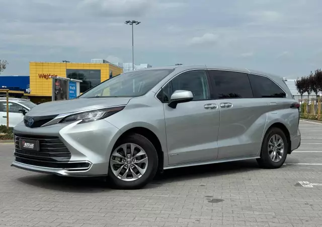 TOYOTA Sienna 