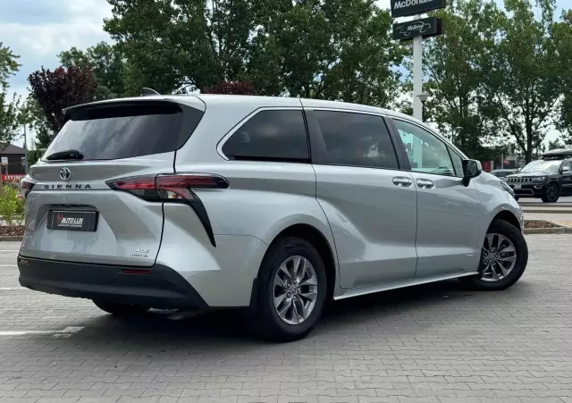TOYOTA Sienna 