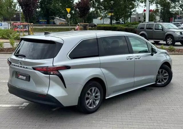 TOYOTA Sienna 