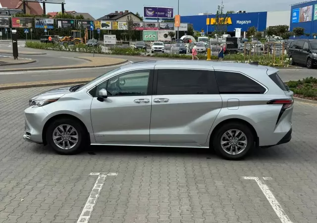 TOYOTA Sienna 