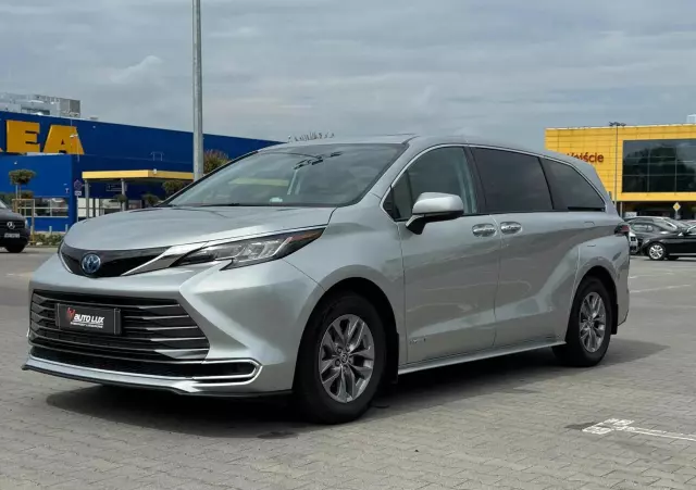 TOYOTA Sienna 