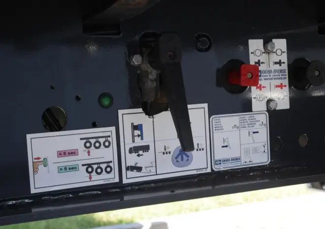 WIELTON MEGA/ OŚ PODNOSZONA/ STAN IDEALNY 