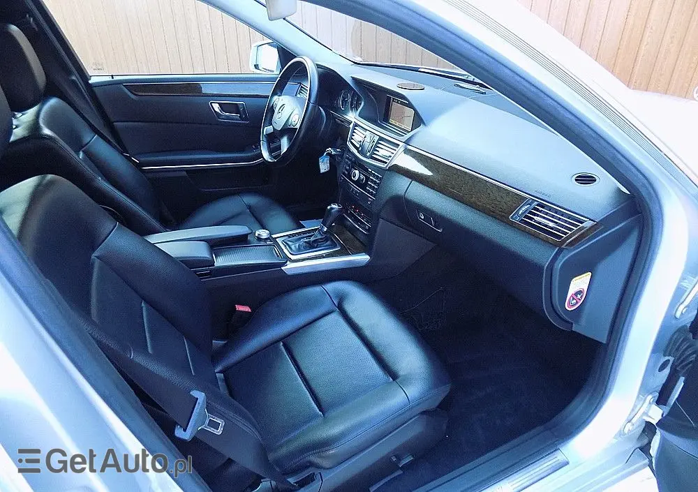 MERCEDES-BENZ Klasa E 200 CDI DPF BlueEFFICIENCY 7G-TRONIC Elegance