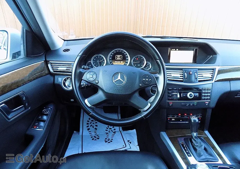 MERCEDES-BENZ Klasa E 200 CDI DPF BlueEFFICIENCY 7G-TRONIC Elegance