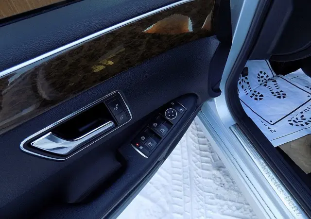 MERCEDES-BENZ Klasa E 200 CDI DPF BlueEFFICIENCY 7G-TRONIC Elegance