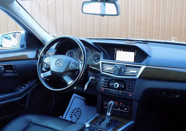 MERCEDES-BENZ Klasa E 200 CDI DPF BlueEFFICIENCY 7G-TRONIC Elegance