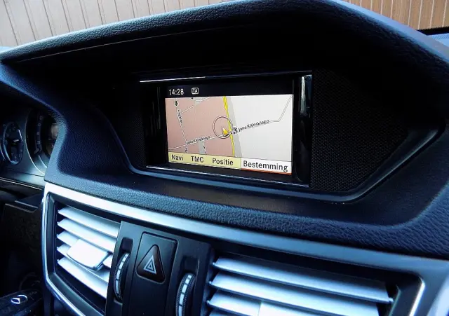 MERCEDES-BENZ Klasa E 200 CDI DPF BlueEFFICIENCY 7G-TRONIC Elegance