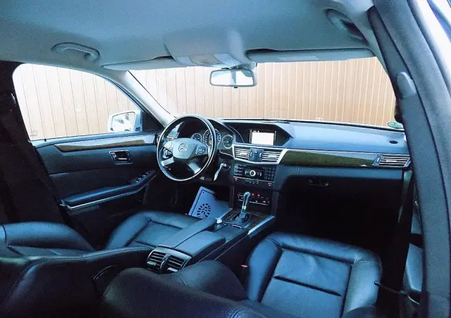 MERCEDES-BENZ Klasa E 200 CDI DPF BlueEFFICIENCY 7G-TRONIC Elegance