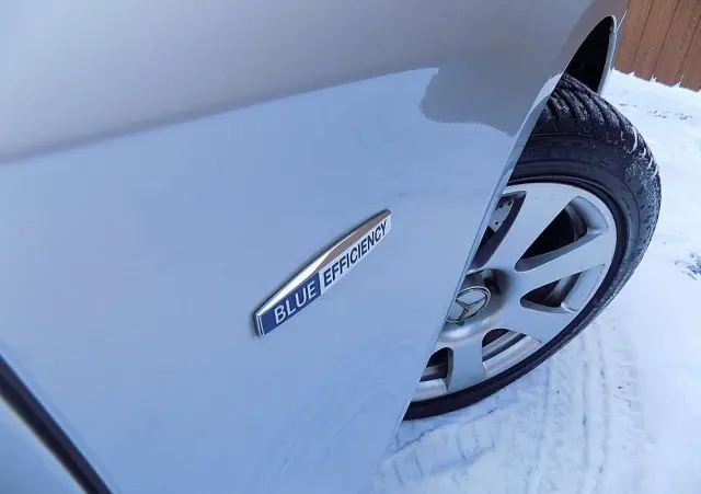 MERCEDES-BENZ Klasa E 200 CDI DPF BlueEFFICIENCY 7G-TRONIC Elegance