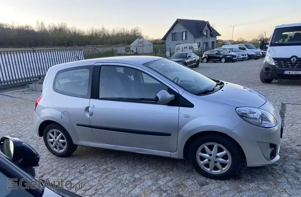 RENAULT Twingo 