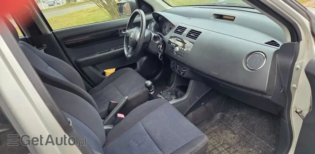 SUZUKI Swift 