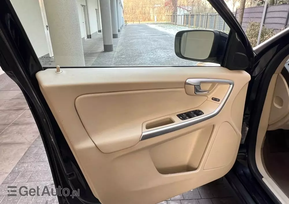 VOLVO XC 60 DRIVe Momentum