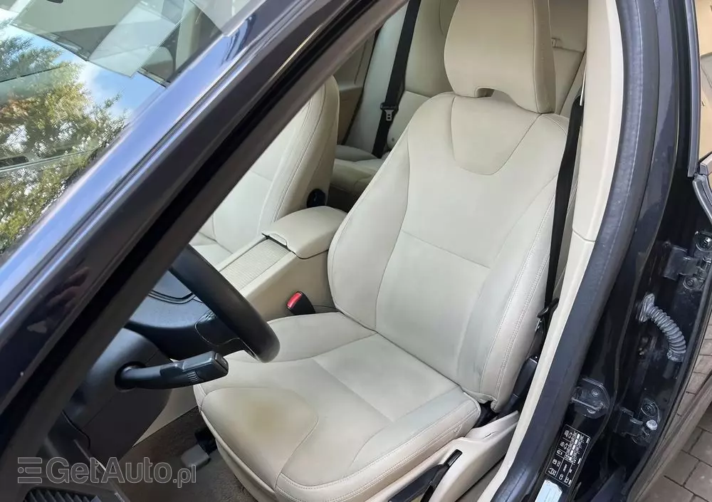 VOLVO XC 60 DRIVe Momentum