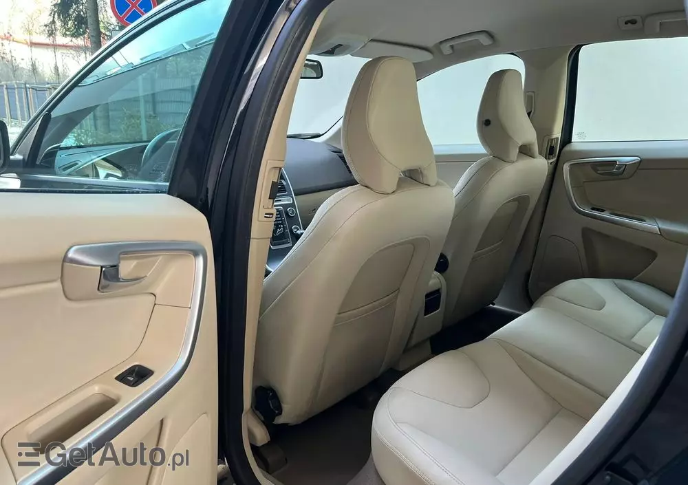 VOLVO XC 60 DRIVe Momentum