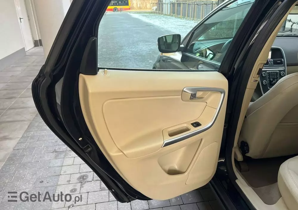 VOLVO XC 60 DRIVe Momentum