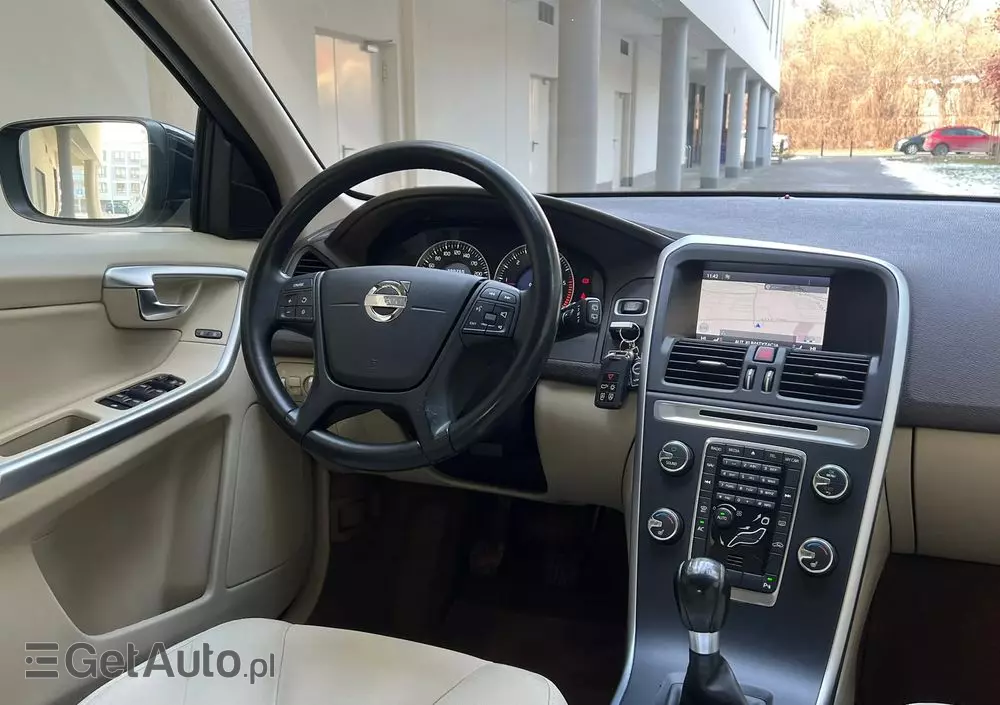 VOLVO XC 60 DRIVe Momentum