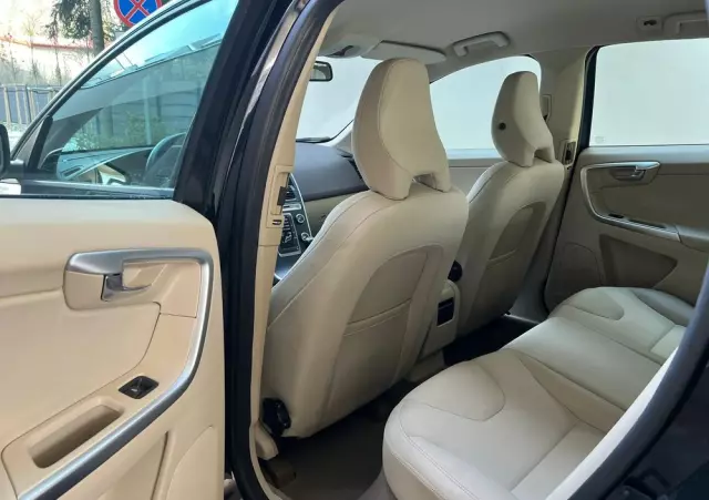 VOLVO XC 60 DRIVe Momentum