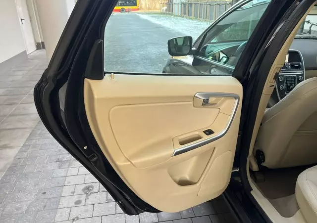 VOLVO XC 60 DRIVe Momentum