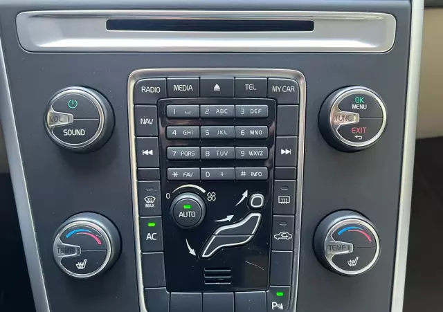 VOLVO XC 60 DRIVe Momentum