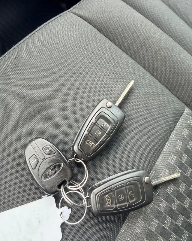 FORD TRANSIT CUSTOM  LIFT 2020r/ Webasto / 2,0 TDCI/130KM/KAMERA/BIX-ENON/ EURO 6/ASO/NISKI PRZEBIEG/LED/HAK/FV23%/6-DZWI/LONG 