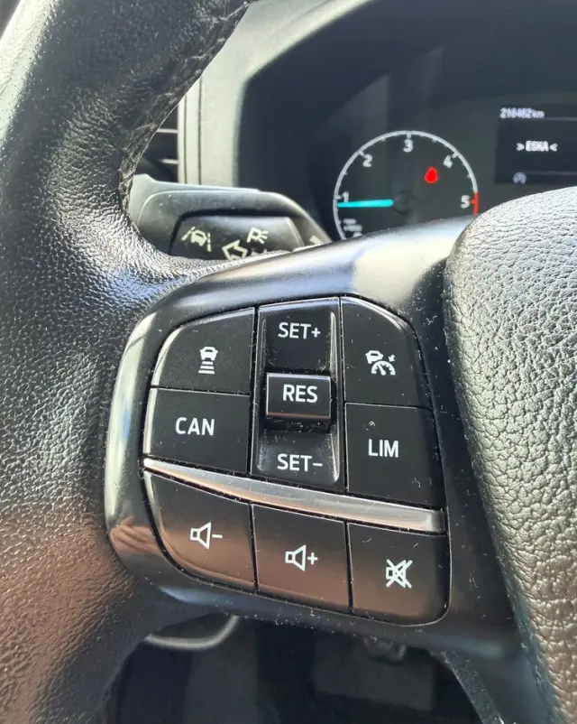 FORD TRANSIT CUSTOM  LIFT 2020r/ Webasto / 2,0 TDCI/130KM/KAMERA/BIX-ENON/ EURO 6/ASO/NISKI PRZEBIEG/LED/HAK/FV23%/6-DZWI/LONG 